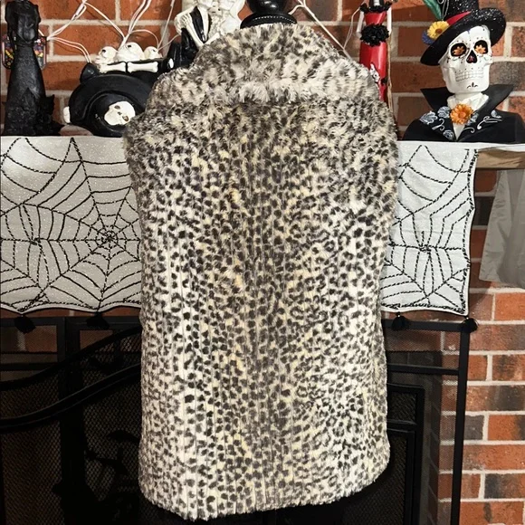 Johnston & Murphy Leopard Print Faux Fur Vest - Picture 7 of 9